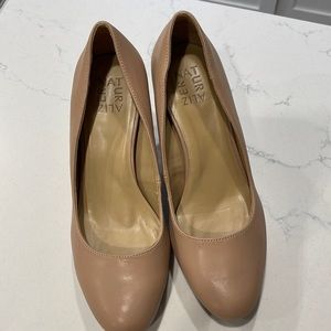 Naturalizer tan Berlin pumps